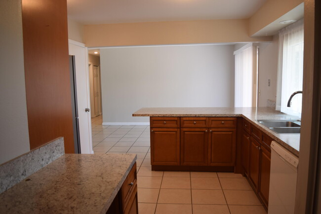 Building Photo - 248 SW Cherryhill Rd
