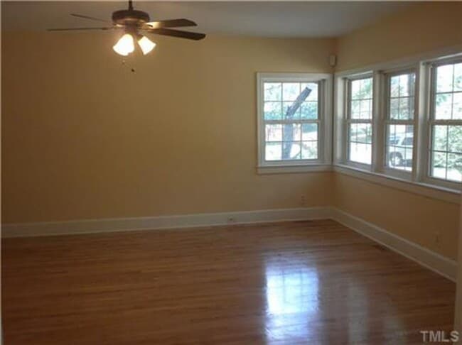 Building Photo - Spacious 4 Bed Close to Everything in Durham!