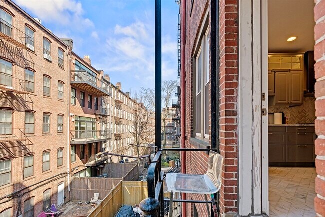 Building Photo - 19 Cortes St