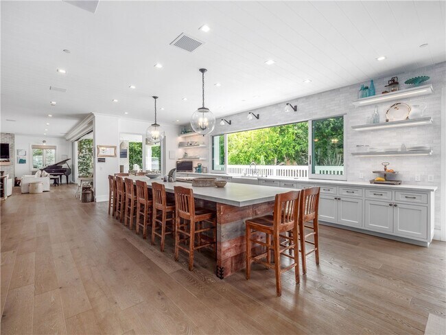 Building Photo - 3403 Laurel Ave