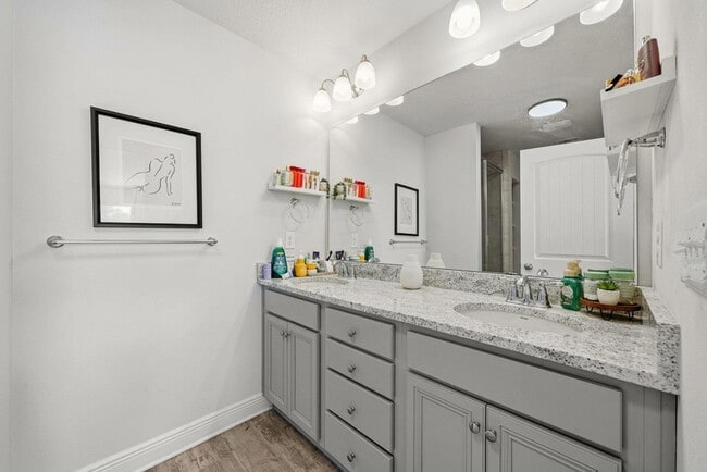 Building Photo - 25 Crossing Ln