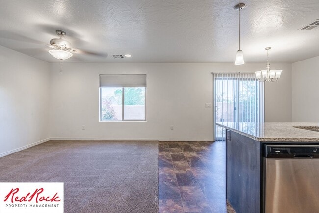 Building Photo - End Unit Fossil Hills Townhome with 3 Beds and 2.5 Baths