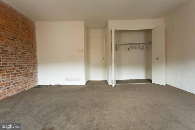 Building Photo - 2031 South St