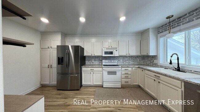 Building Photo - 6600 W 61st St