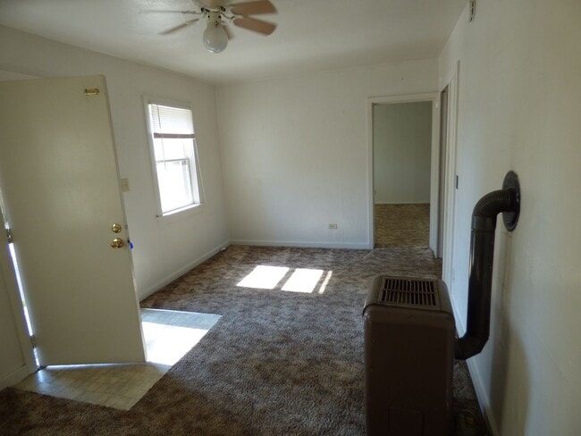 Building Photo - 1 Bedroom Apt in town. Water and trash included