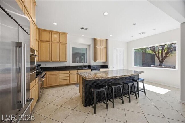 Building Photo - 2765 Struan Ave