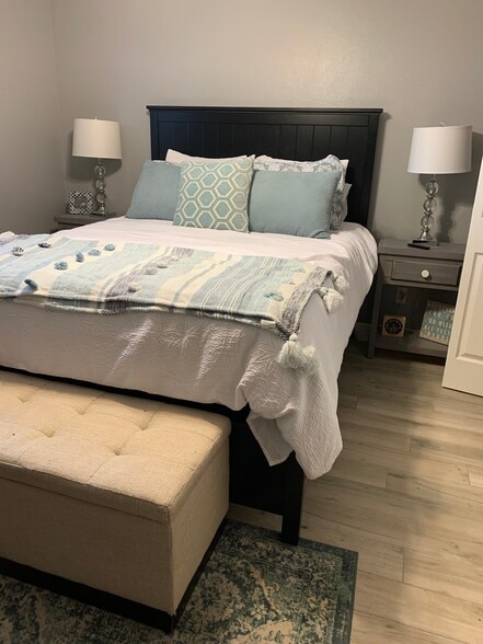 Guest Room - 5945 E Thomas Rd