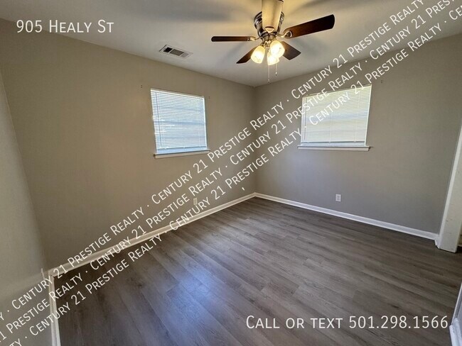 Building Photo - 905 Healy St