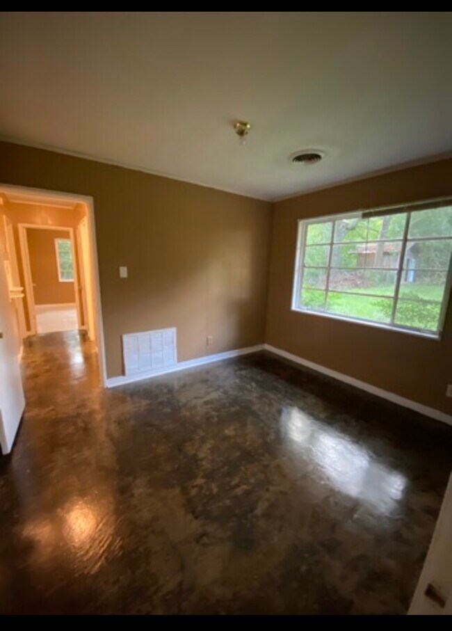 Building Photo - 22 Longview Dr