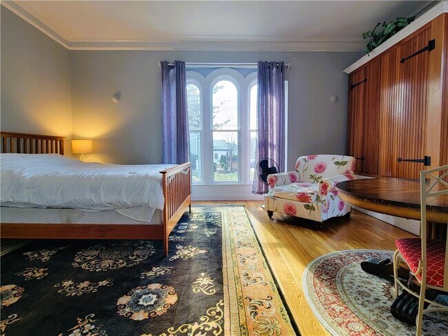 Building Photo - 92 Pelham St