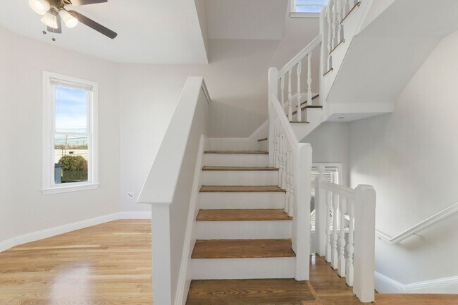 Building Photo - Renovated 4 bed 2 bath in Brighton!!!