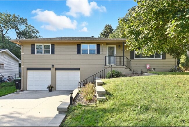 Building Photo - 11021 Spring St