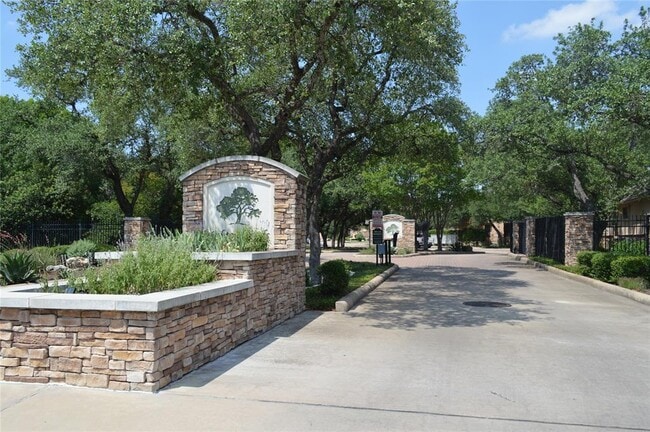 Building Photo - 4200 Dot Dr