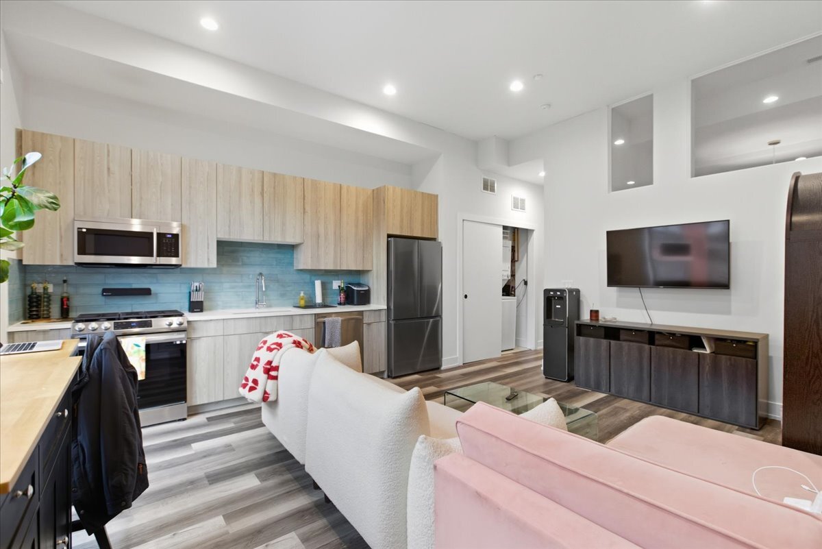 Building Photo - 2316 N Clark St