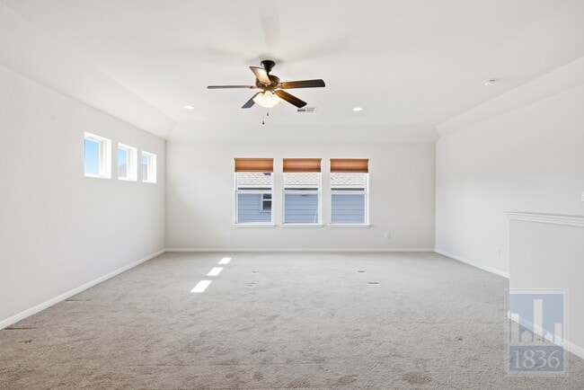 Building Photo - 8336 Paola St