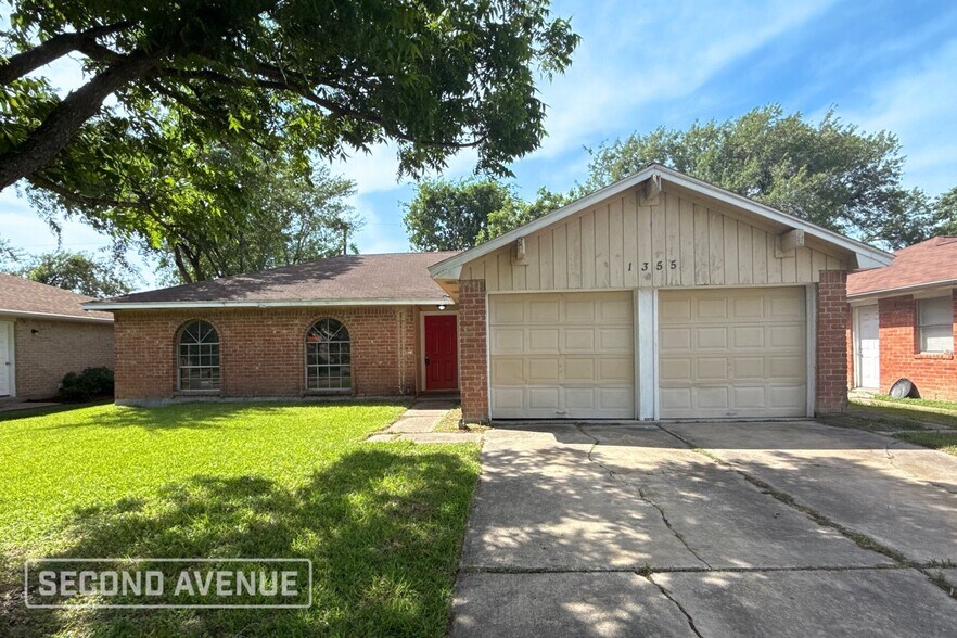 Primary Photo - 1355 Tenderden Dr