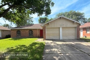 Building Photo - 1355 Tenderden Dr