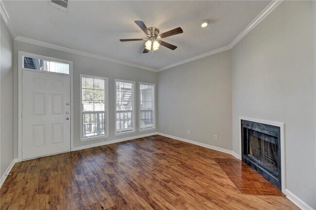 Building Photo - 711 W 21st St