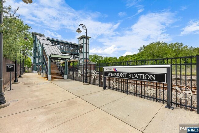 Building Photo - 117 Truman Dr