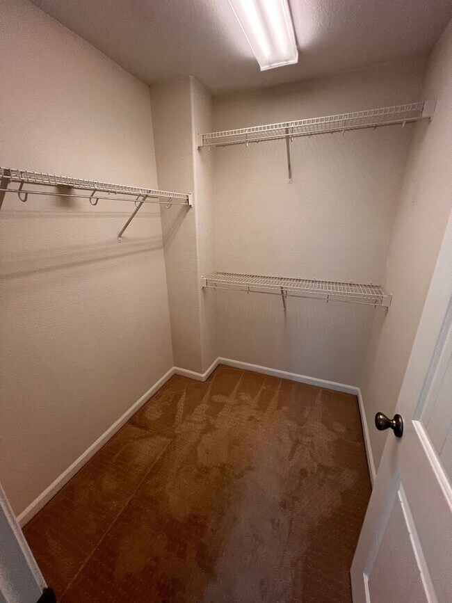 Building Photo - Great looking home and neighborhood in the...