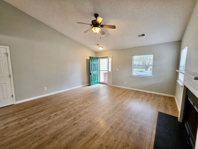 Building Photo - Charming 3 bedroom with fenced in yard - Tall Pines - Ladson