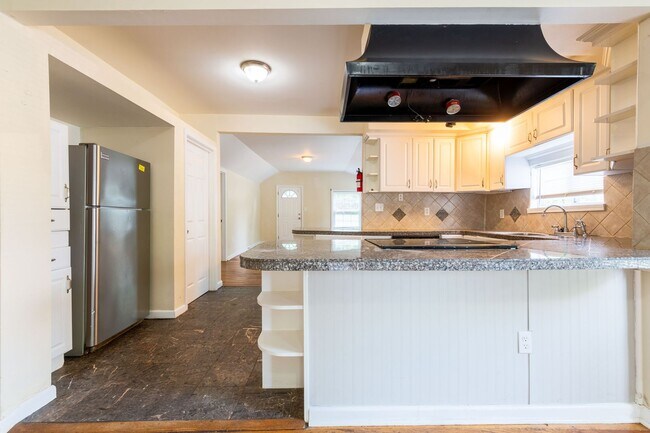 Building Photo - 4-Bedroom Rental in Prime Hapeville Location