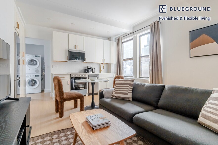 Building Photo - 244 W 72nd St