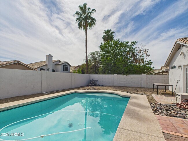 Building Photo - 7125 W La Senda Dr