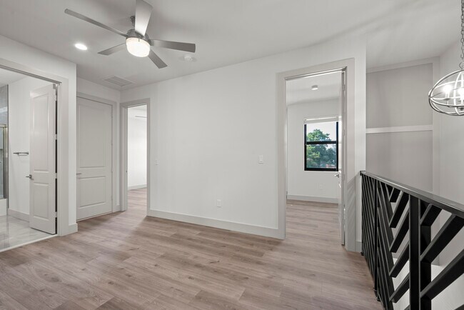 Building Photo - 580 Lucky Ln