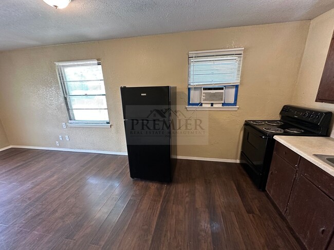 Building Photo - 4818 Woodend Ave