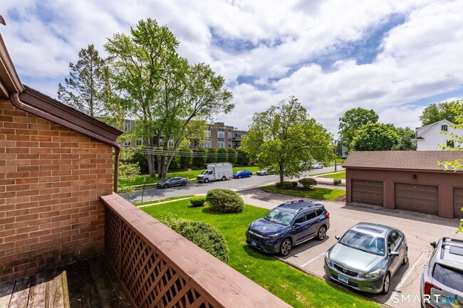 Building Photo - 25 Stanley St