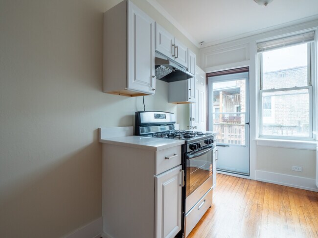 Building Photo - 7371 N Damen Ave