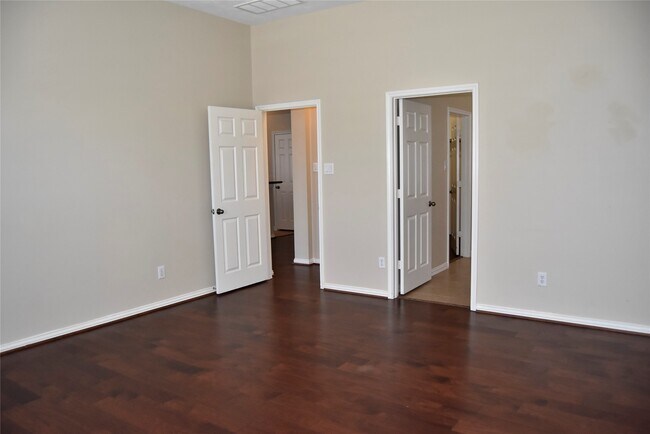 Building Photo - 18627 Summercliff Ln