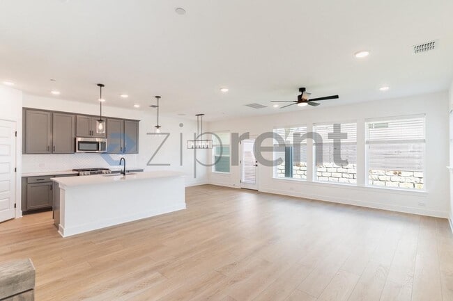 Building Photo - 1016 Brickell Lp