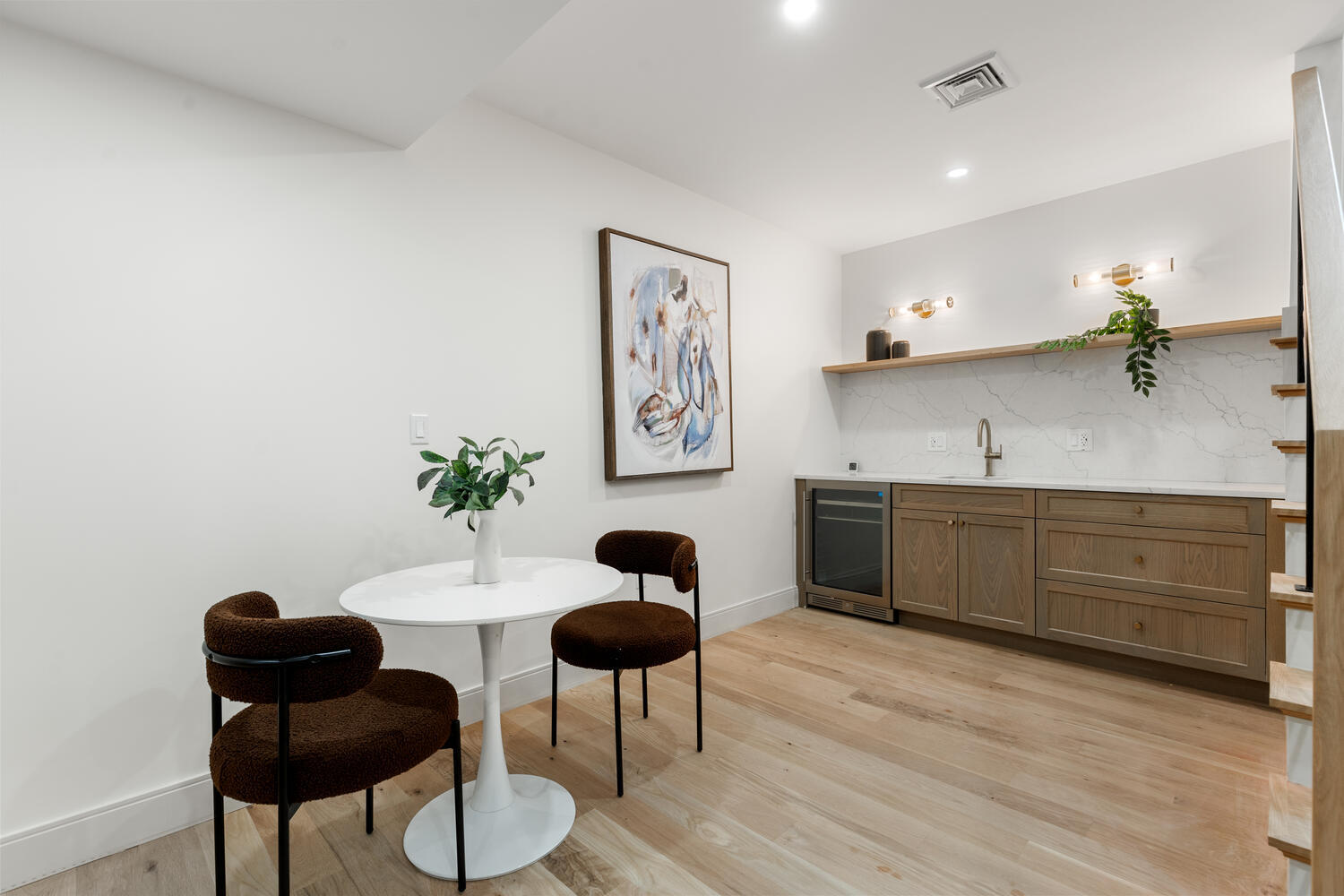 Building Photo - 8 Holly Ave