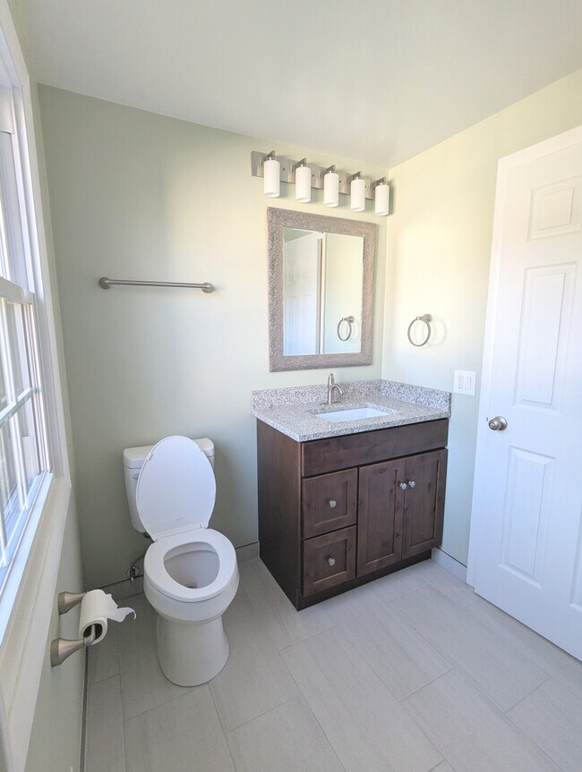 Main Bathroom - 9 Willowick Dr