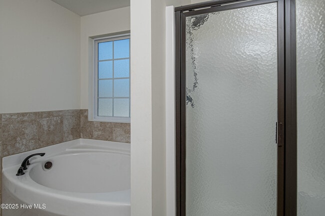 Building Photo - 808 Jade Ln