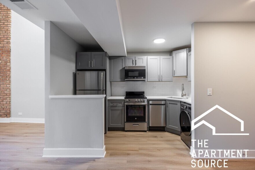 Building Photo - 1220 N La Salle Dr