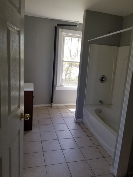 Bathroom - 19 Circular Ave