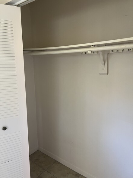 Building Photo - 1525 SE 25th St