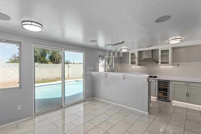 Building Photo - 4632 W Palo Verde Dr