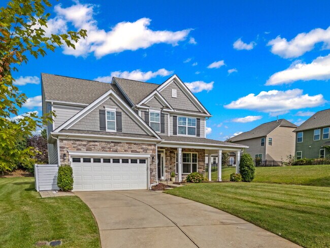 Building Photo - "Spacious 5-Bedroom Gem in Gastonia with 3...