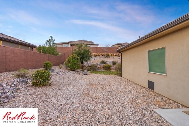 Building Photo - 4 Bedroom Spacious St. George Home with Large Backyard