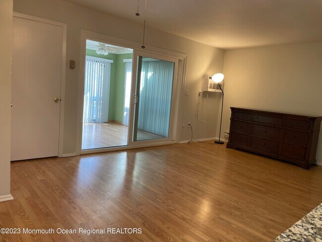 Primary Photo - 3 Medford Ct