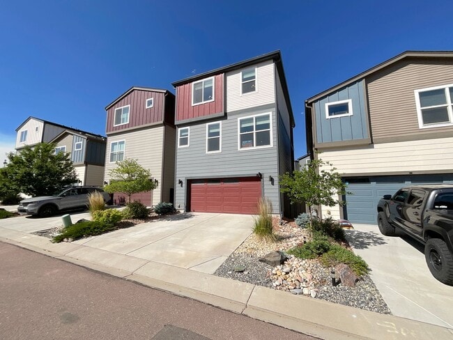 Building Photo - 4 Bedroom Home Available Near E Woodmen Rd & Rangewood Dr!