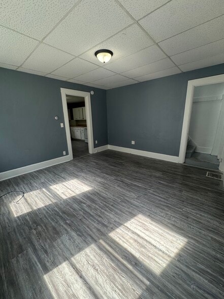 Building Photo - 1529 W 6th St