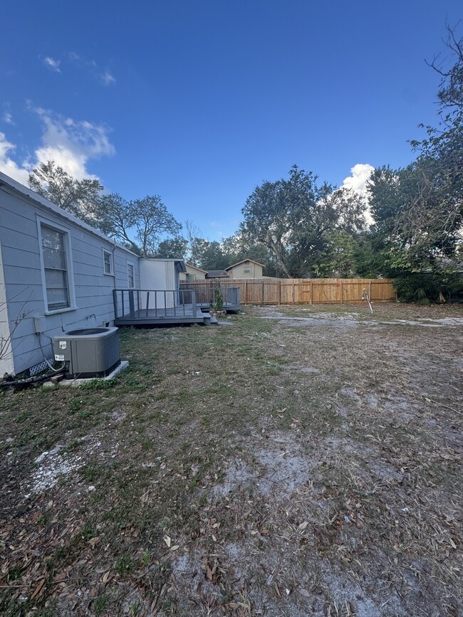 Building Photo - 10005 N Arden Ave