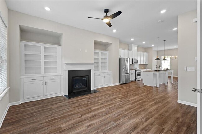 Building Photo - 6023 Skellig St