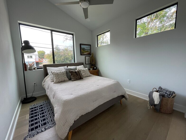 Building Photo - 1804 E 14th St