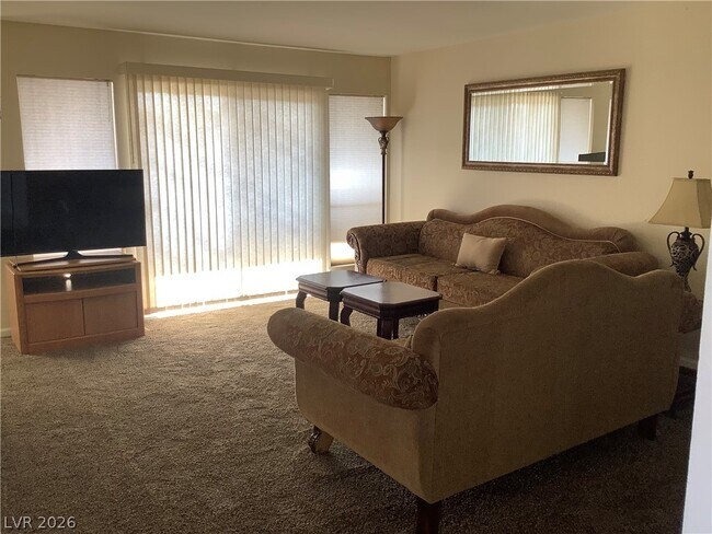 Building Photo - 682 Oakmont Ave